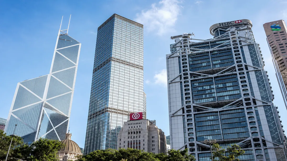 香港・中環の銀行街（中国銀行タワーとHSBC本店）